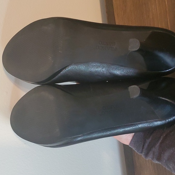 Franco Sarto Classic Black Leather  Pump - Picture 6 of 7